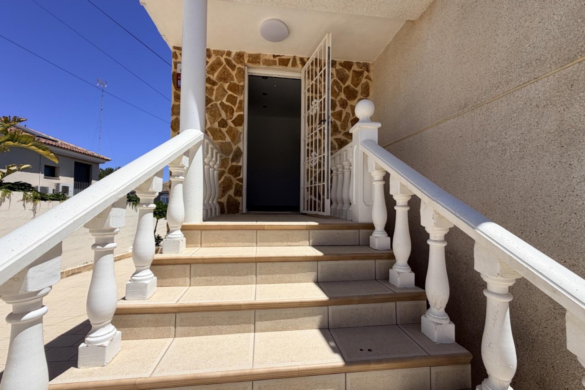 Resale - Villa -
Torrevieja - Costa Blanca