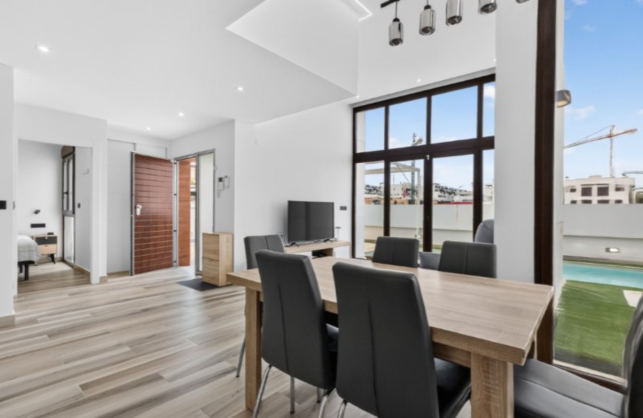 Resale - Villa -
Torrevieja - Costa Blanca