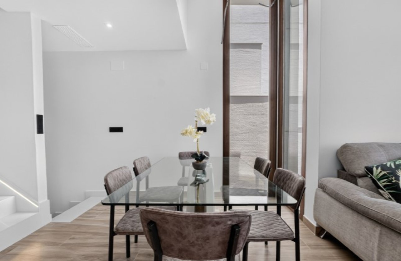 Resale - Villa -
Torrevieja - Costa Blanca