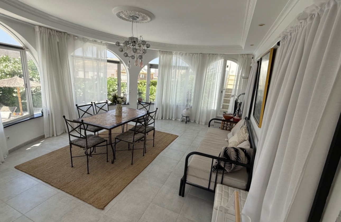 Resale - Villa -
Torrevieja - Costa Blanca