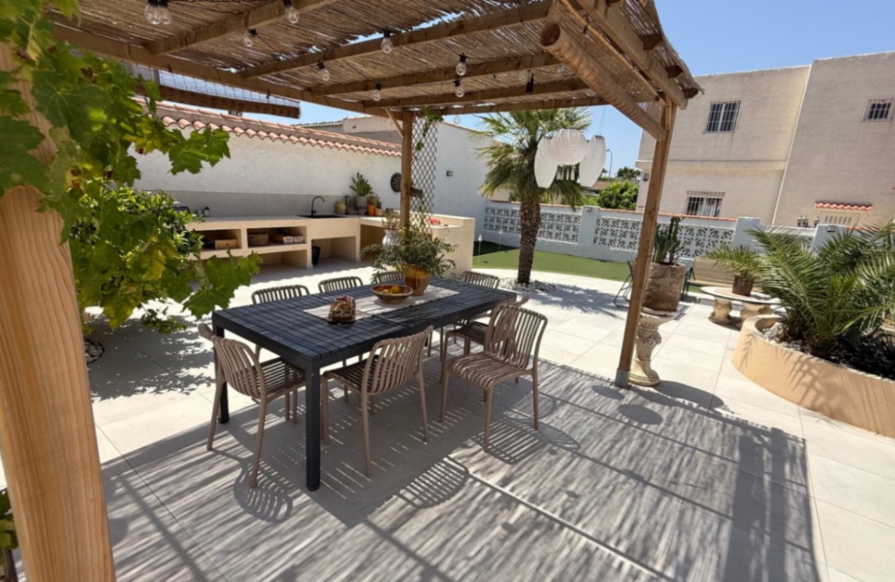 Resale - Villa -
Torrevieja - Costa Blanca
