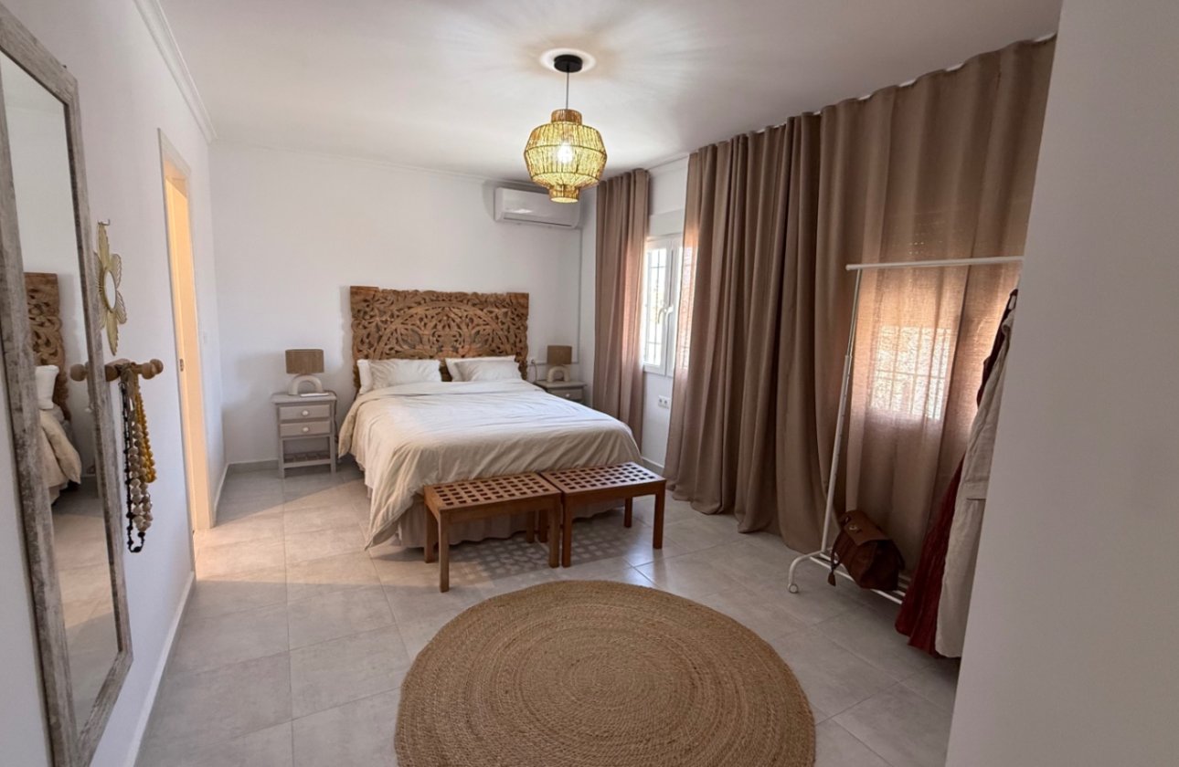Resale - Villa -
Torrevieja - Costa Blanca