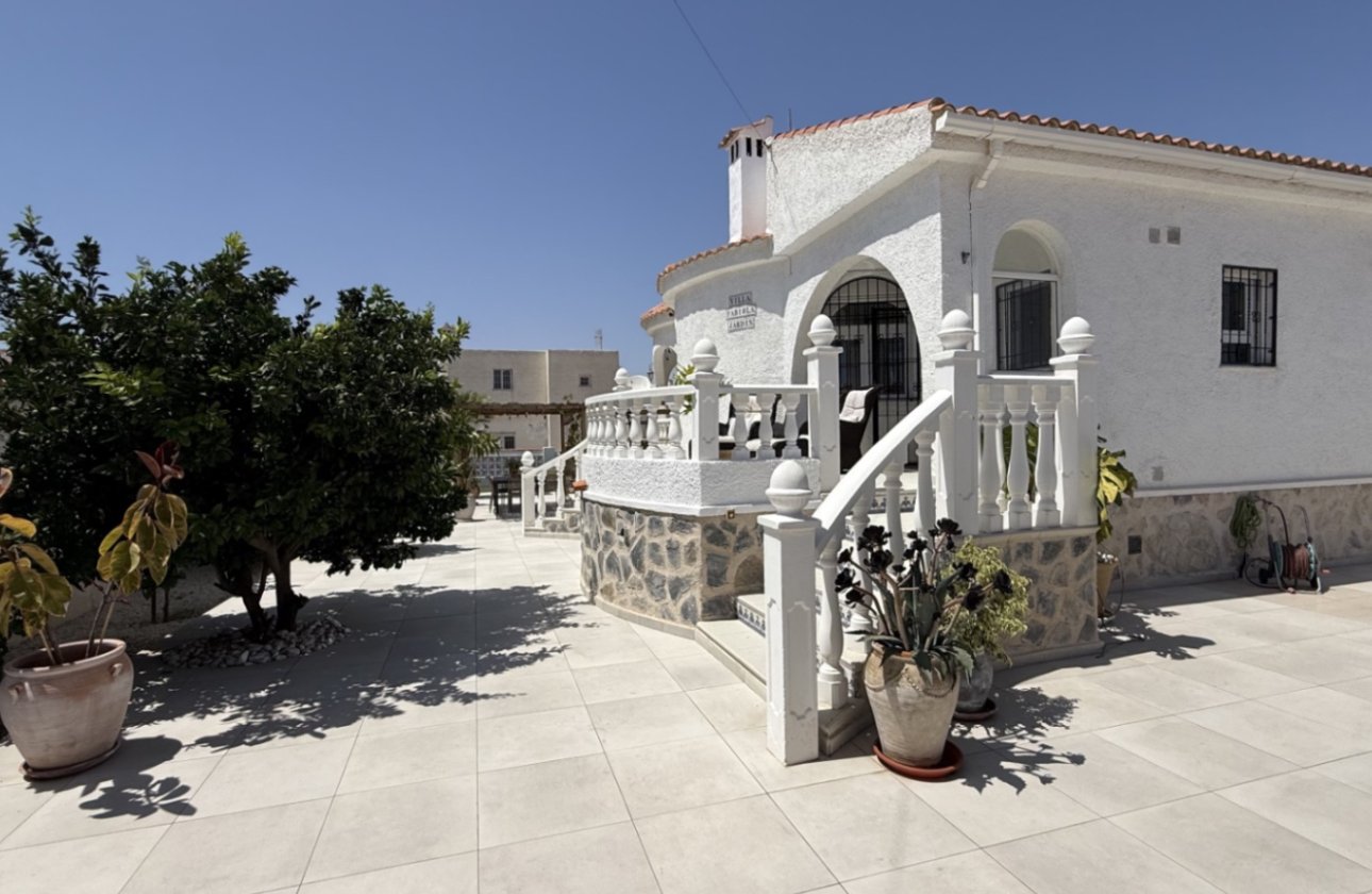 Resale - Villa -
Torrevieja - Costa Blanca