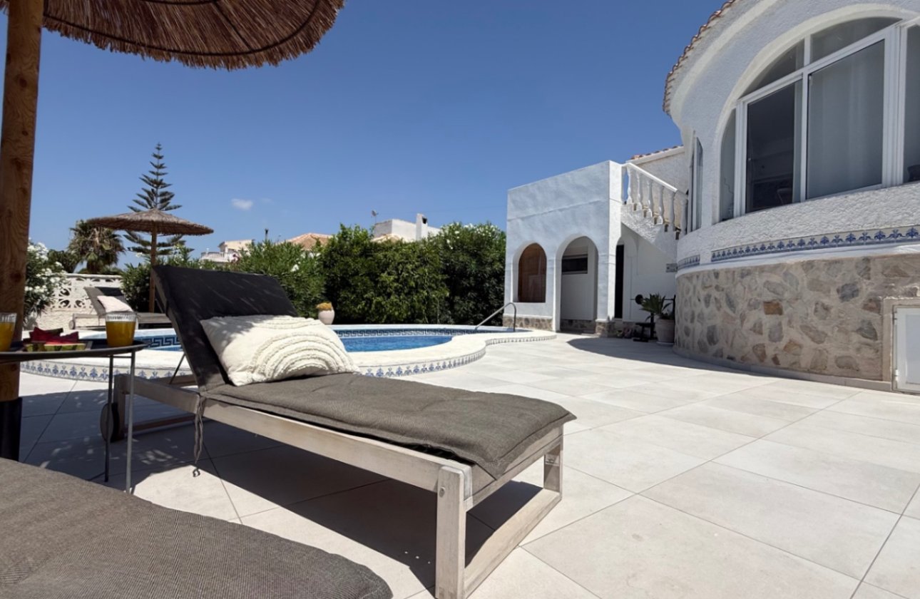 Resale - Villa -
Torrevieja - Costa Blanca