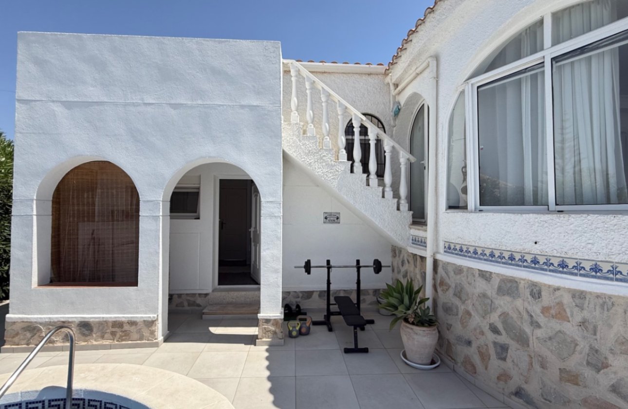 Resale - Villa -
Torrevieja - Costa Blanca