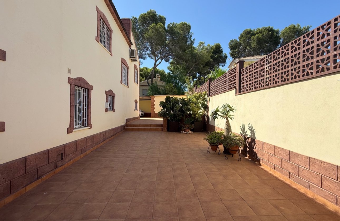 Resale - Villa -
Torrevieja - Costa Blanca