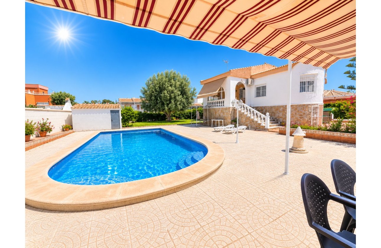 Resale - Villa -
Torrevieja - Costa Blanca