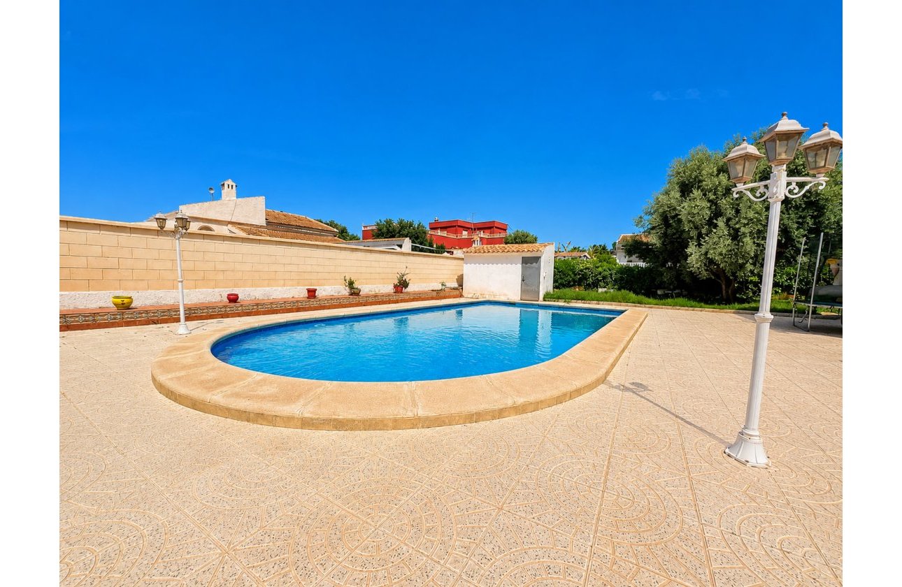 Resale - Villa -
Torrevieja - Costa Blanca