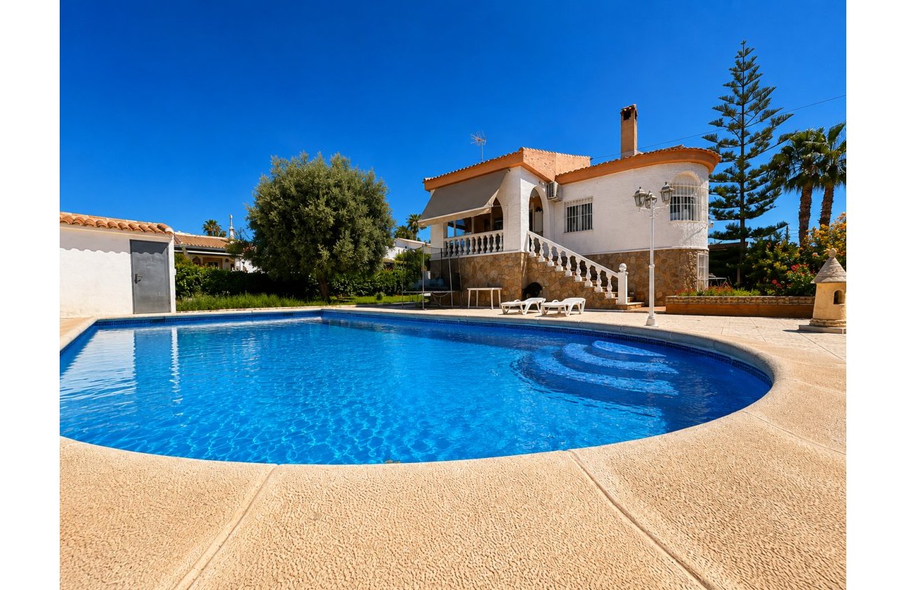 Resale - Villa -
Torrevieja - Costa Blanca