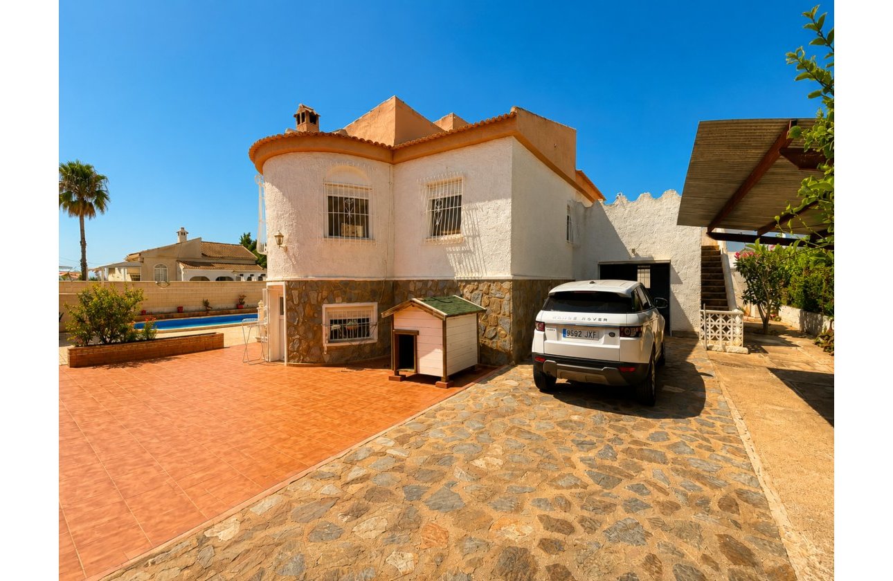 Resale - Villa -
Torrevieja - Costa Blanca