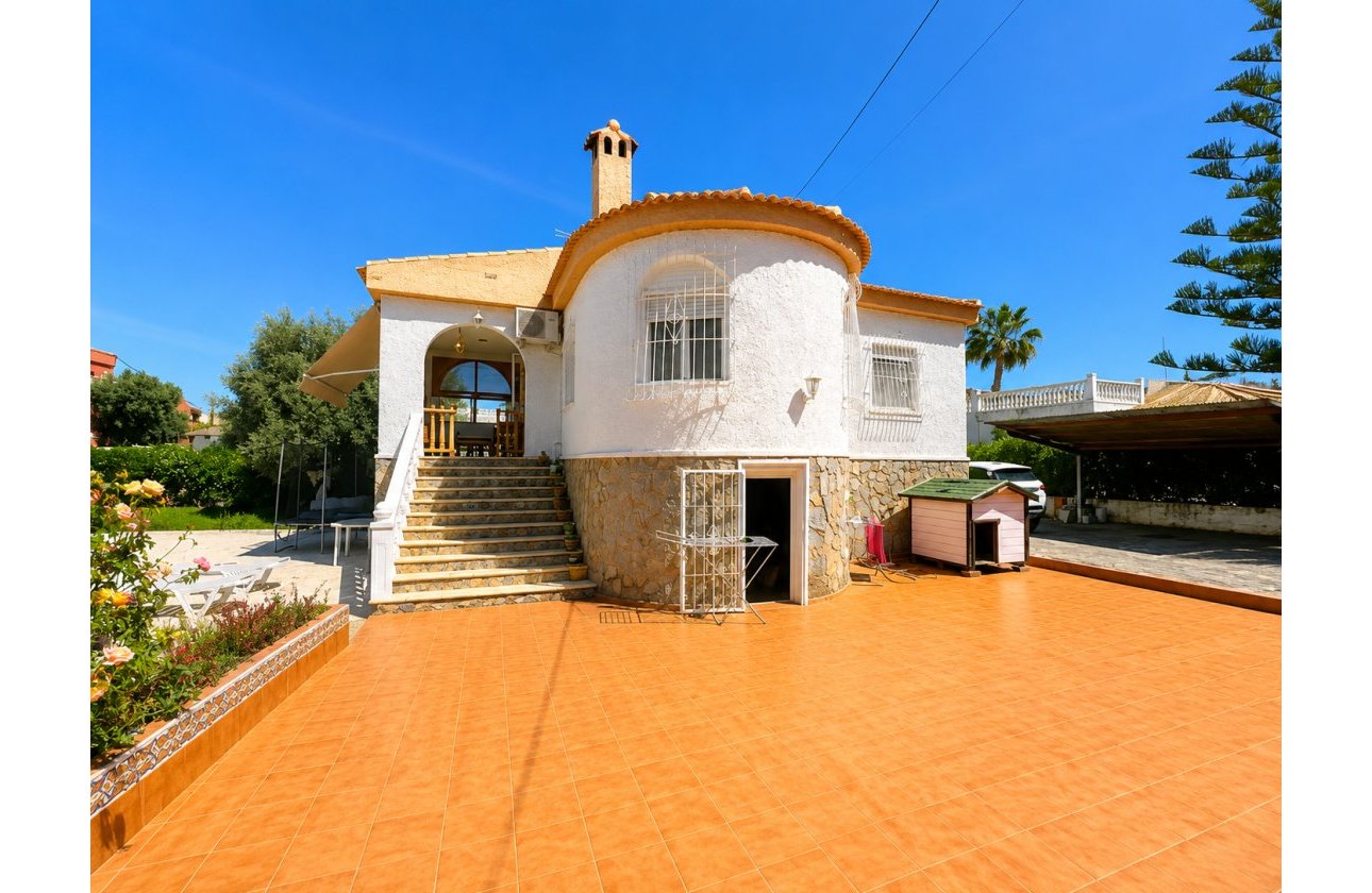 Resale - Villa -
Torrevieja - Costa Blanca