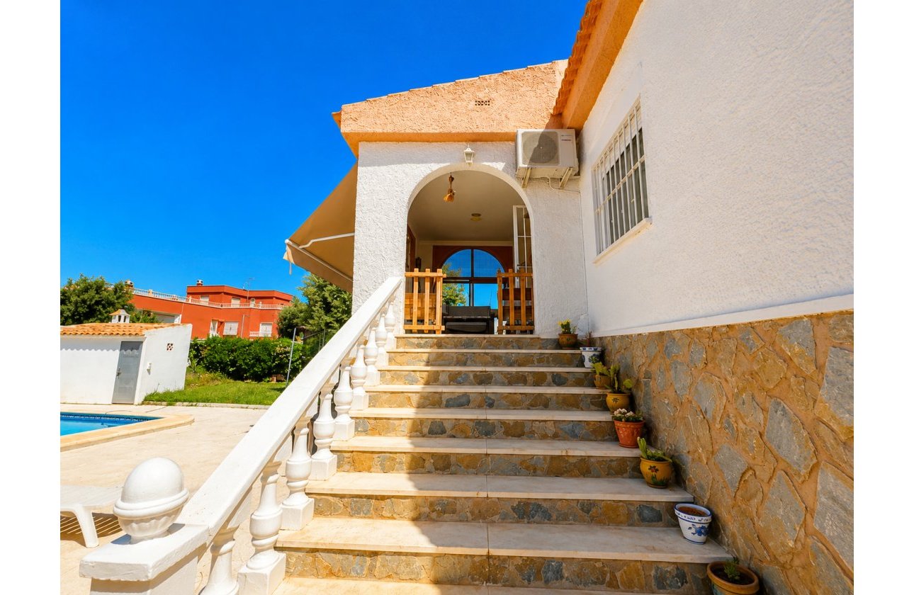 Resale - Villa -
Torrevieja - Costa Blanca