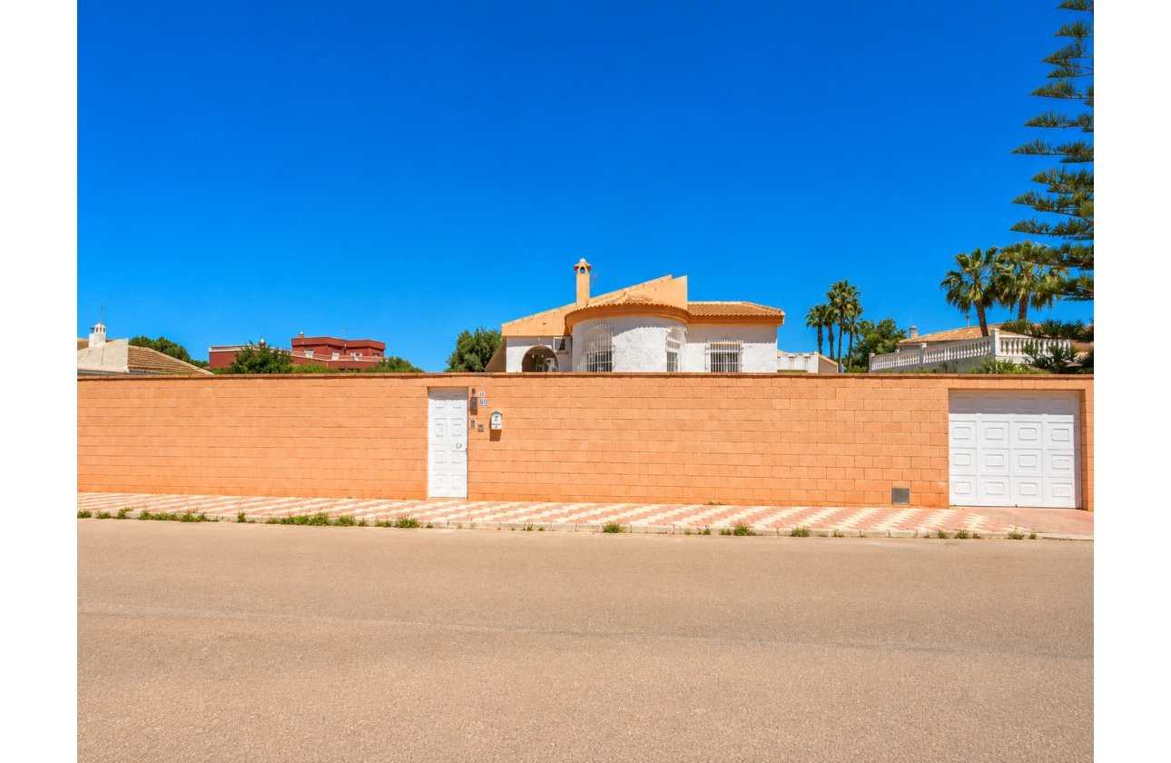 Resale - Villa -
Torrevieja - Costa Blanca