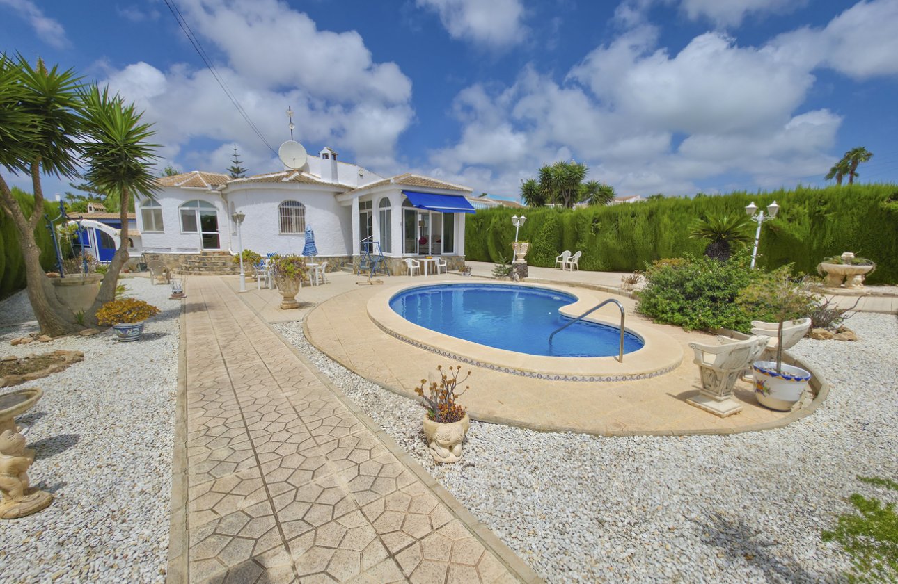 Resale - Villa -
Torrevieja - Costa Blanca