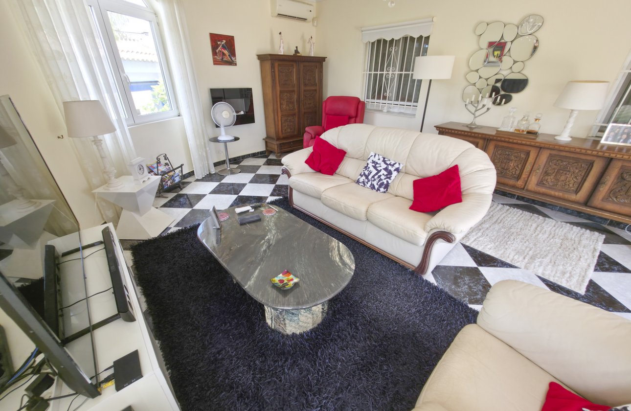 Resale - Villa -
Torrevieja - Costa Blanca