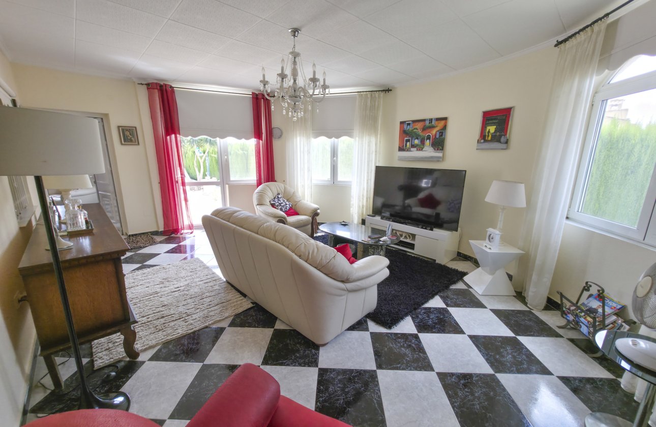 Resale - Villa -
Torrevieja - Costa Blanca