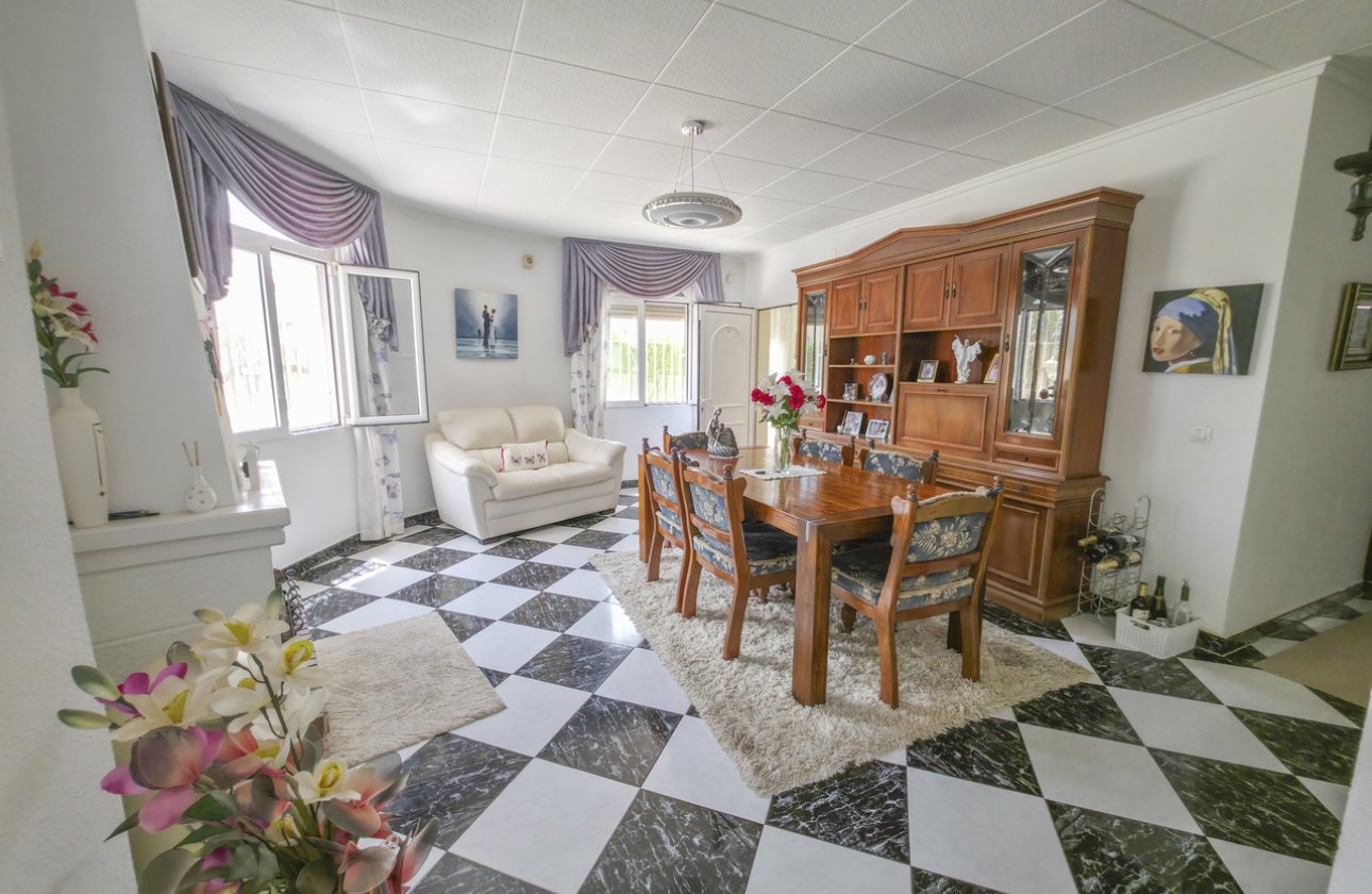 Resale - Villa -
Torrevieja - Costa Blanca