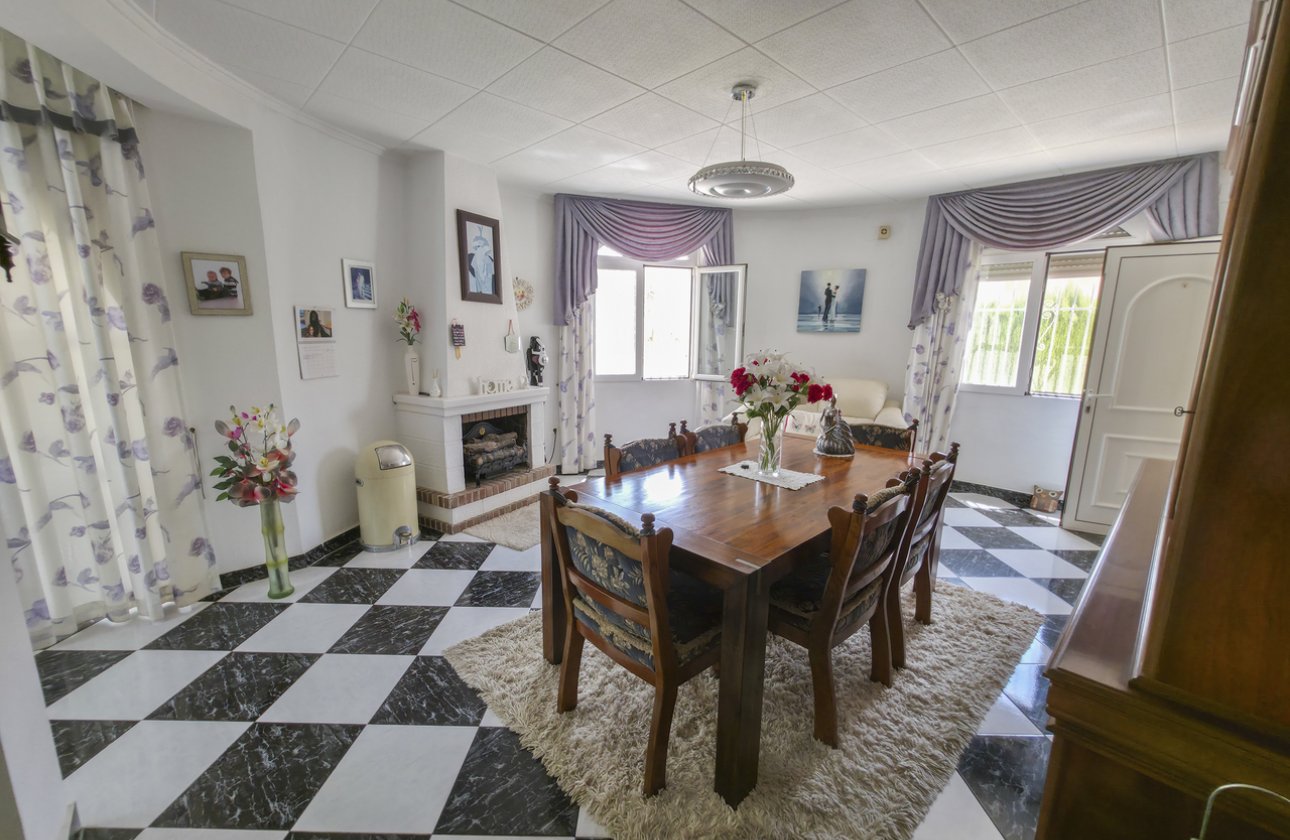 Resale - Villa -
Torrevieja - Costa Blanca