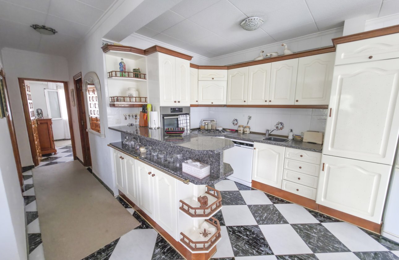 Resale - Villa -
Torrevieja - Costa Blanca