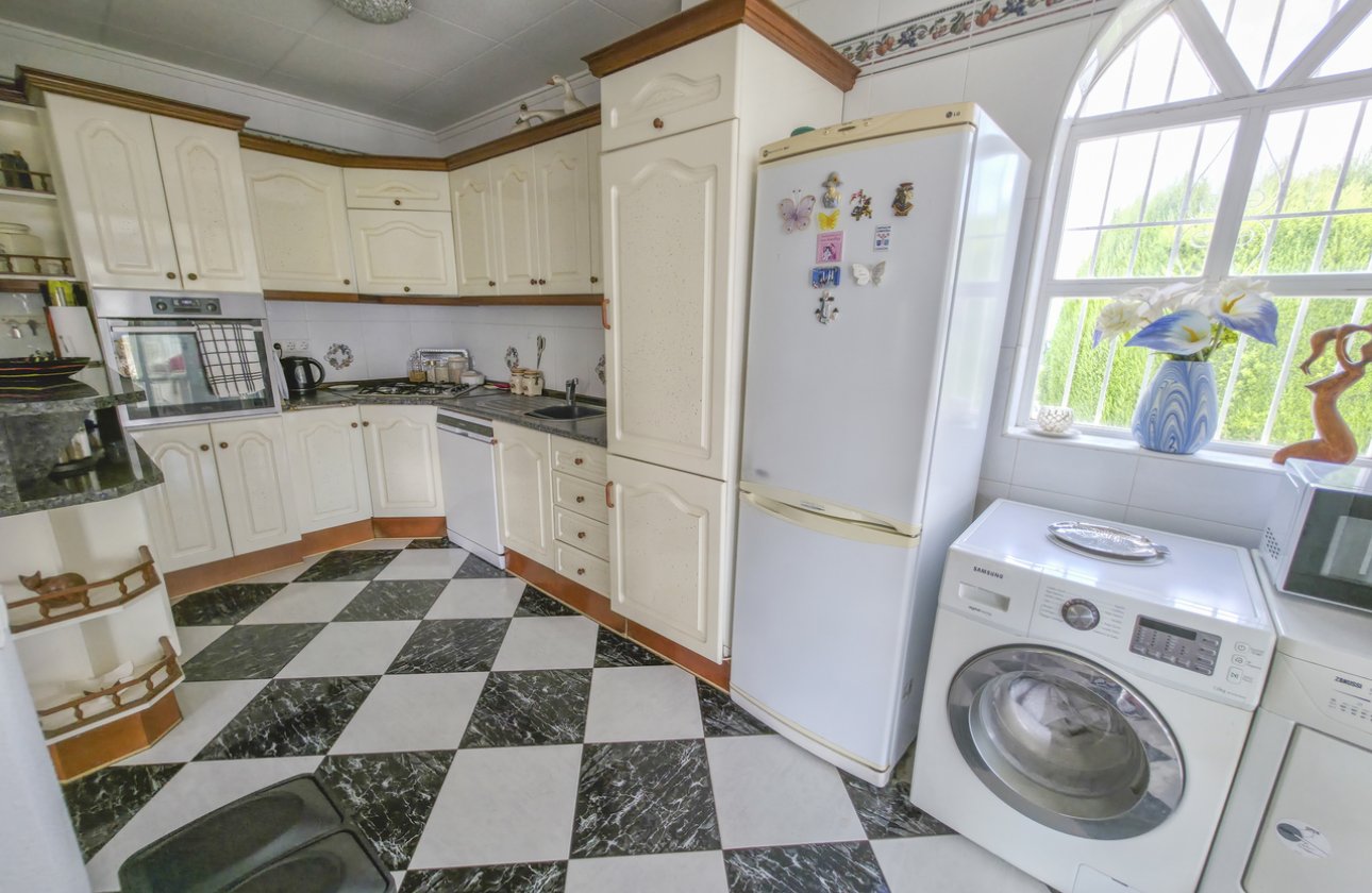 Resale - Villa -
Torrevieja - Costa Blanca