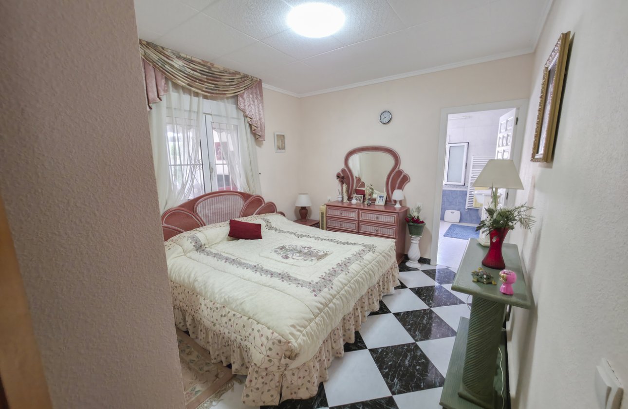 Resale - Villa -
Torrevieja - Costa Blanca