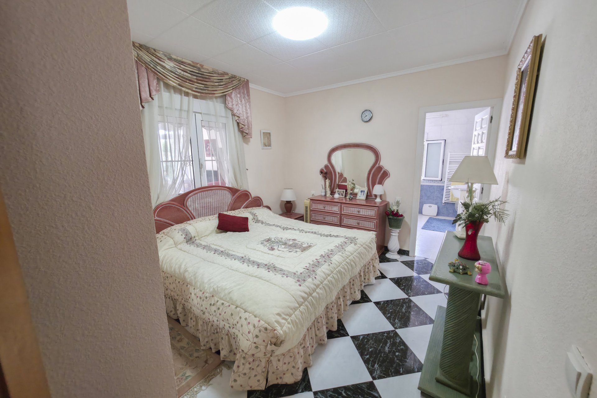 Resale - Villa -
Torrevieja - Costa Blanca