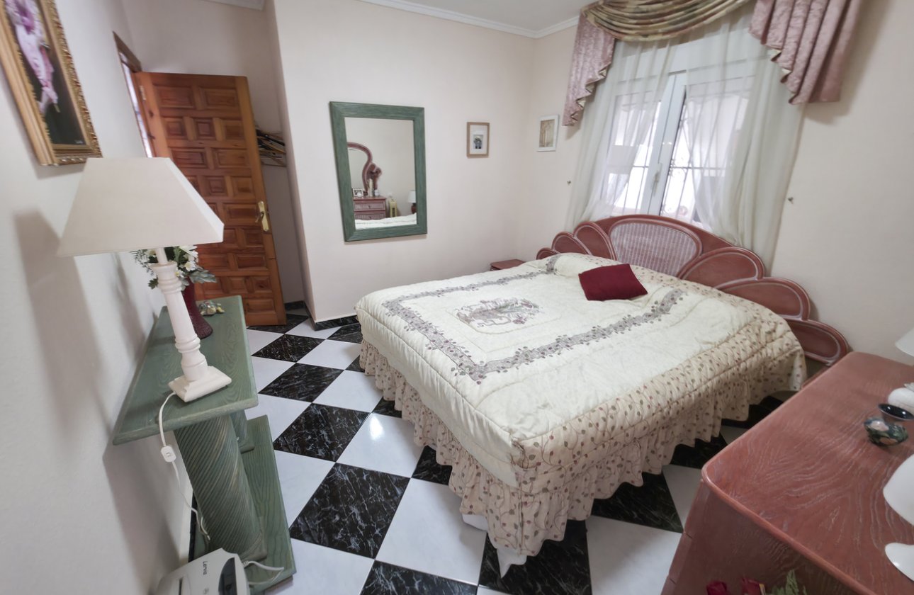 Resale - Villa -
Torrevieja - Costa Blanca
