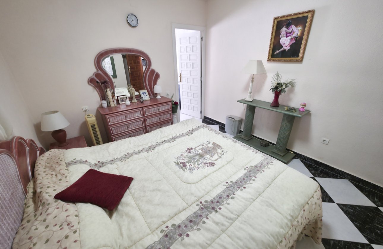 Resale - Villa -
Torrevieja - Costa Blanca