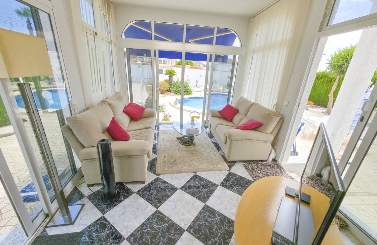 Resale - Villa -
Torrevieja - Costa Blanca