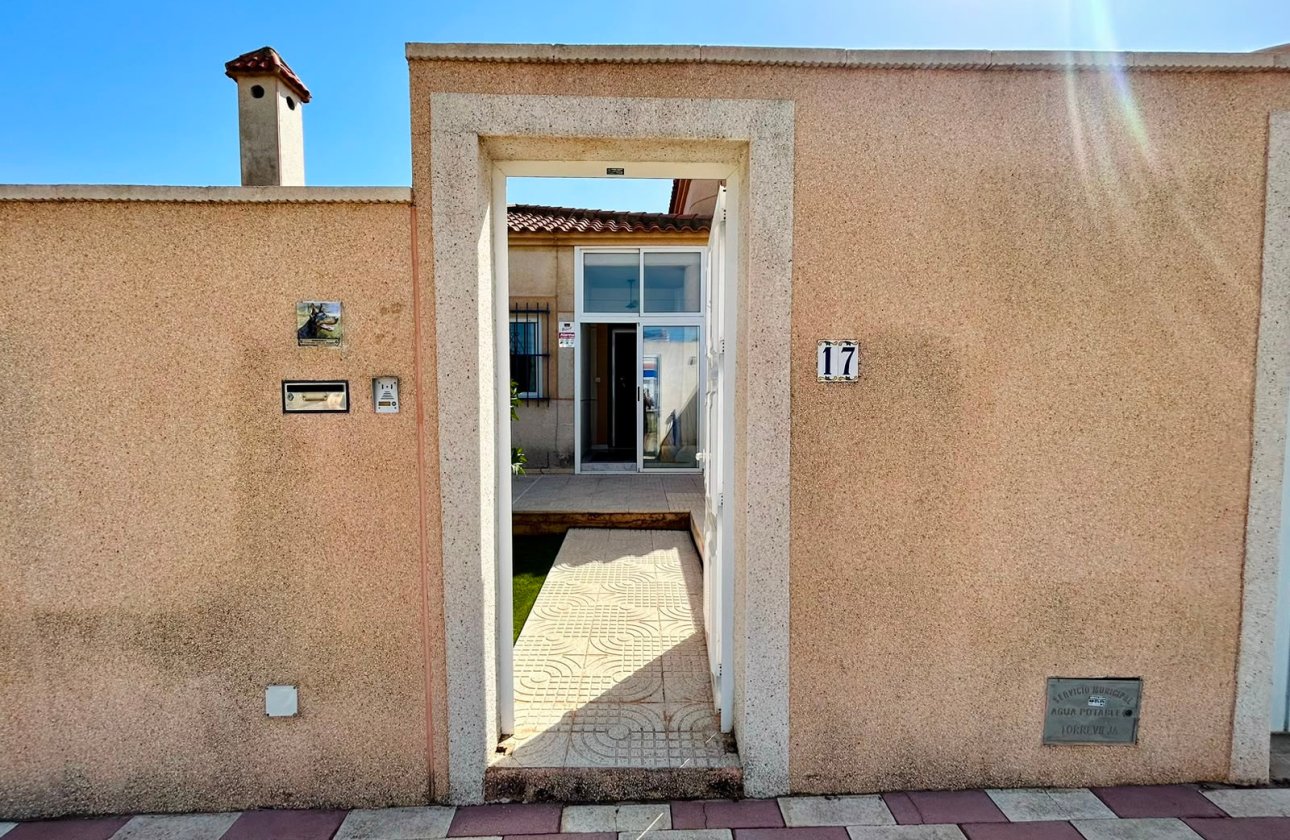 Resale - Villa -
Torrevieja - Costa Blanca