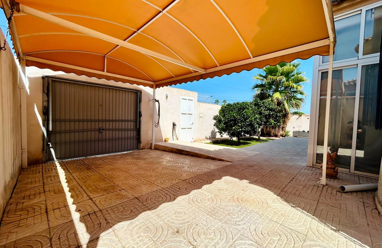 Resale - Villa -
Torrevieja - Costa Blanca
