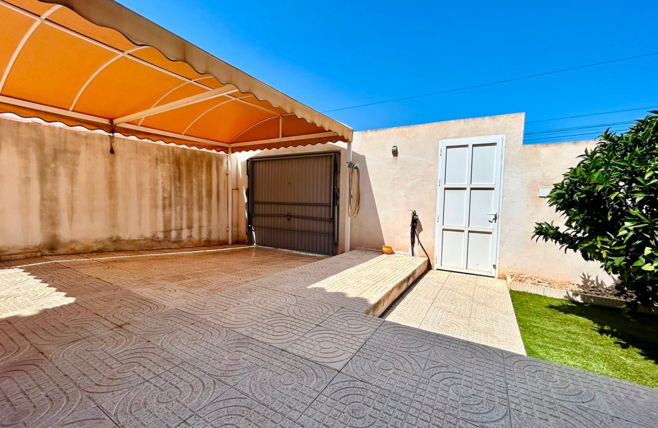 Resale - Villa -
Torrevieja - Costa Blanca