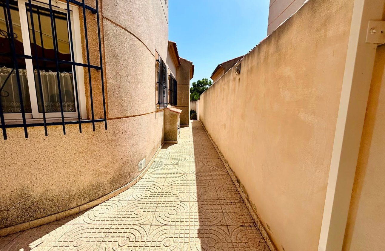 Resale - Villa -
Torrevieja - Costa Blanca