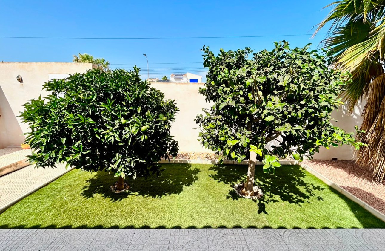 Resale - Villa -
Torrevieja - Costa Blanca