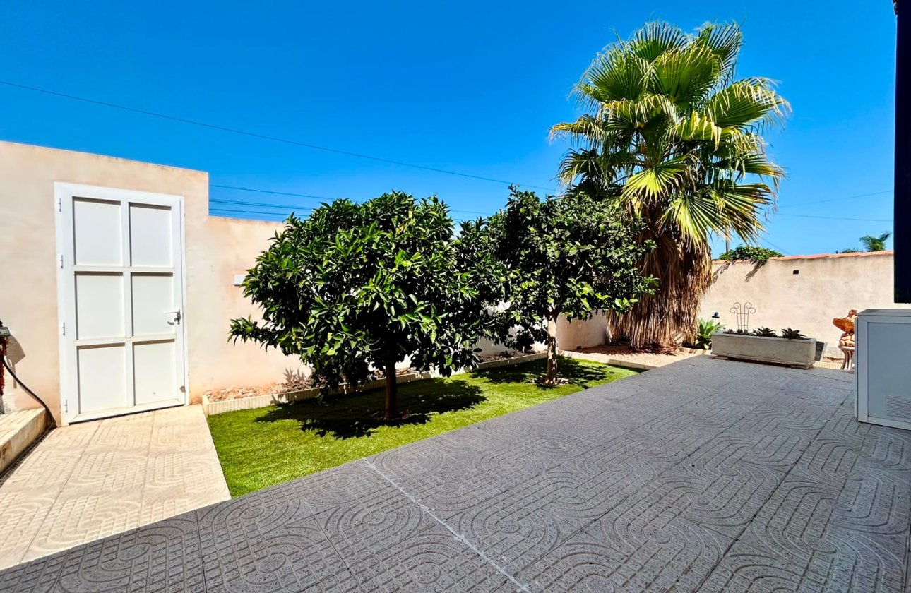 Resale - Villa -
Torrevieja - Costa Blanca