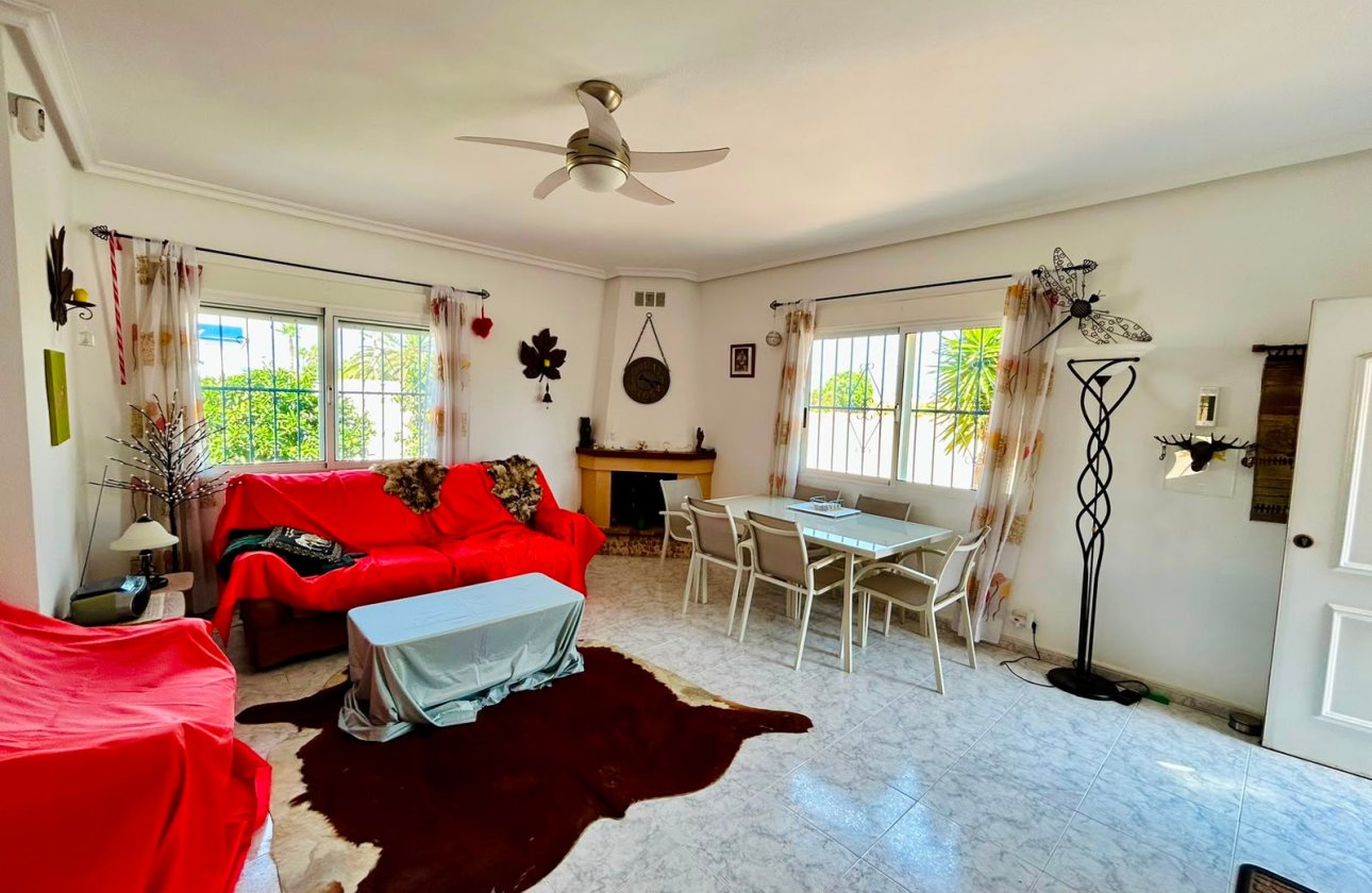 Resale - Villa -
Torrevieja - Costa Blanca