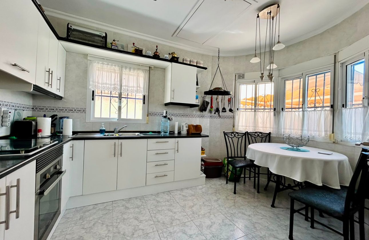 Resale - Villa -
Torrevieja - Costa Blanca