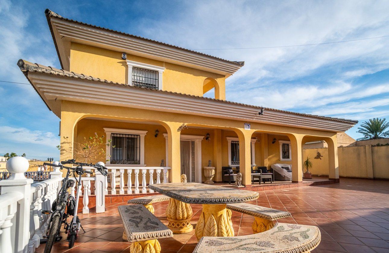 Resale - Villa -
Torrevieja - Costa Blanca