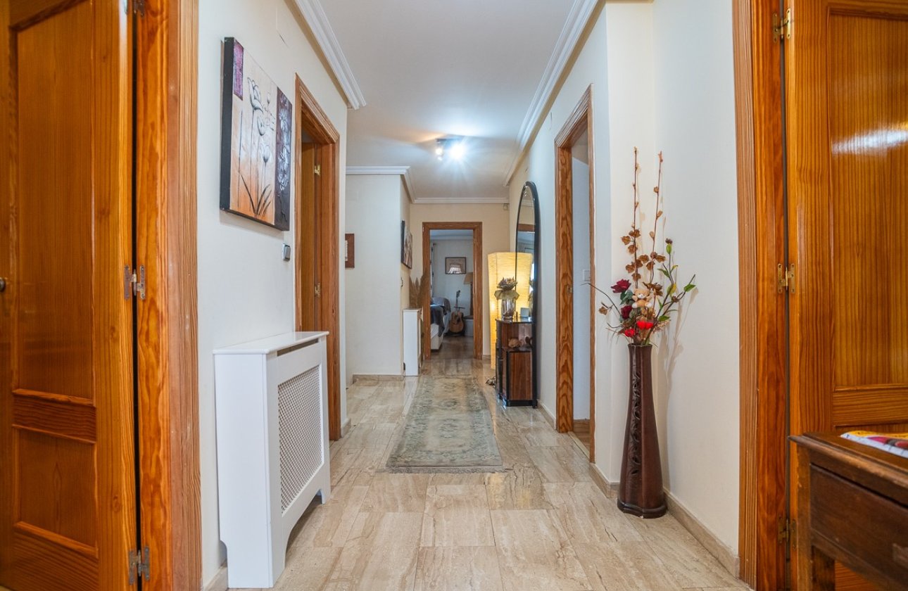 Resale - Villa -
Torrevieja - Costa Blanca