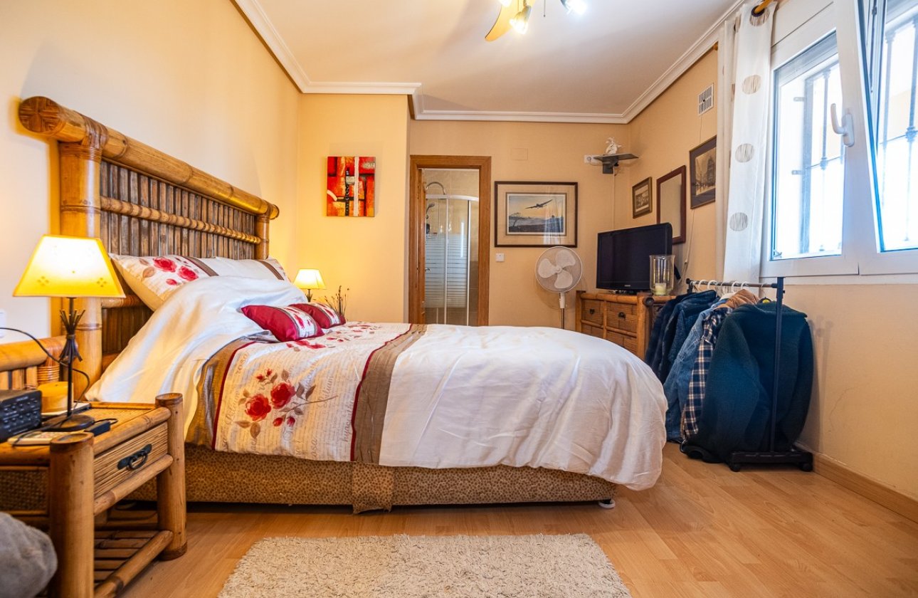 Resale - Villa -
Torrevieja - Costa Blanca