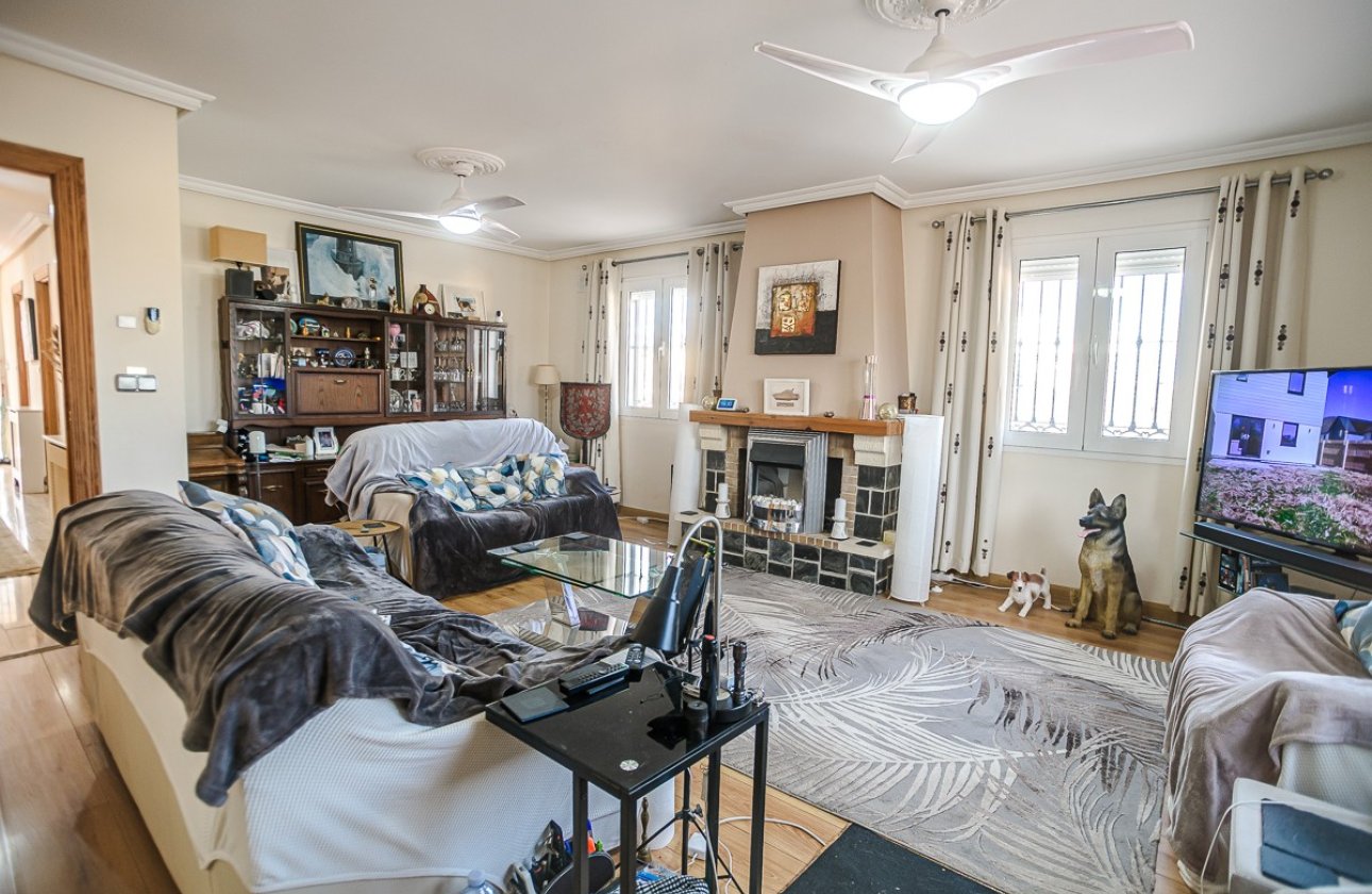 Resale - Villa -
Torrevieja - Costa Blanca