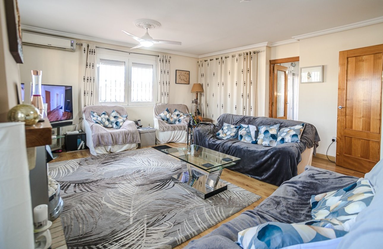Resale - Villa -
Torrevieja - Costa Blanca