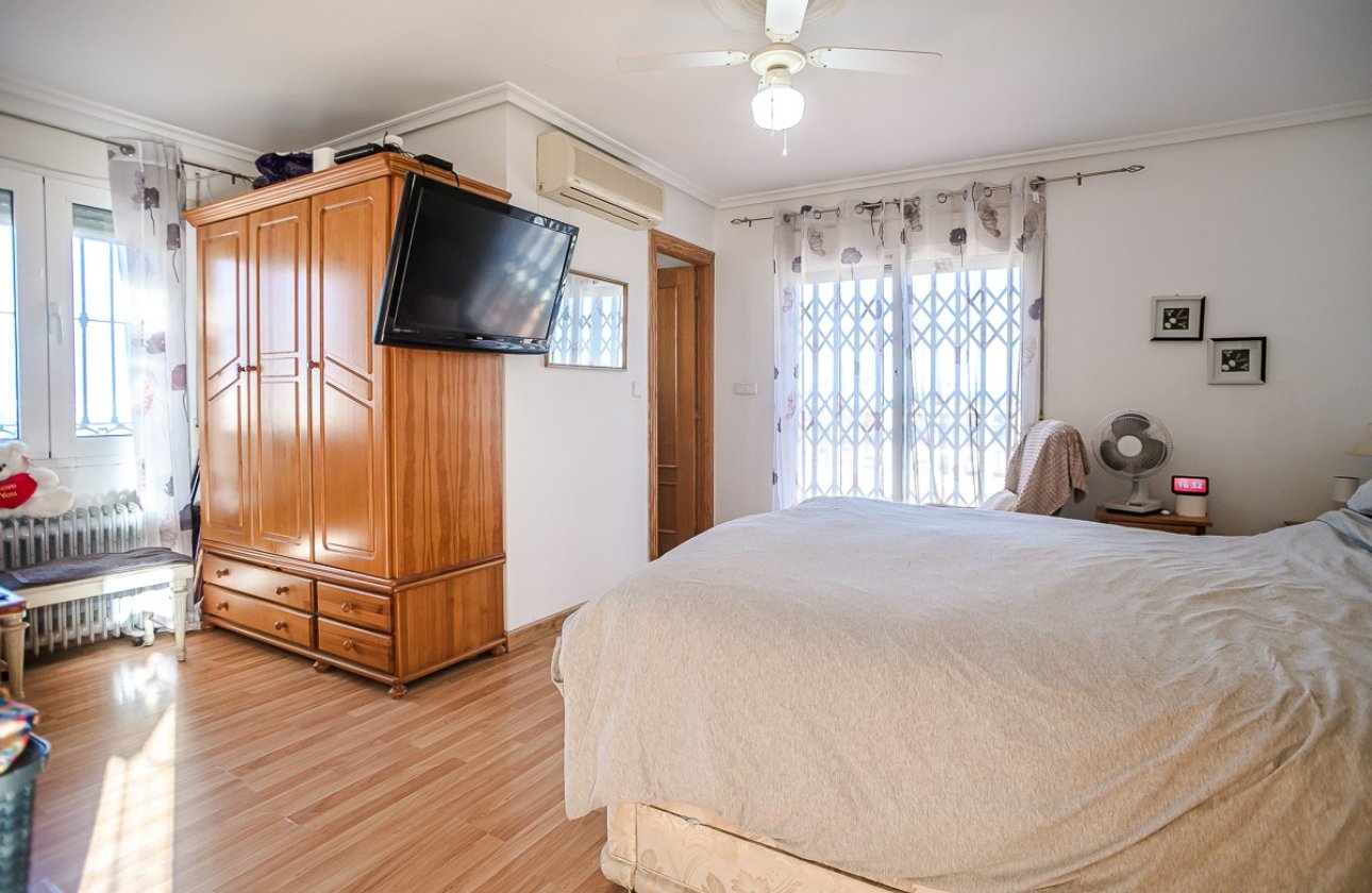 Resale - Villa -
Torrevieja - Costa Blanca