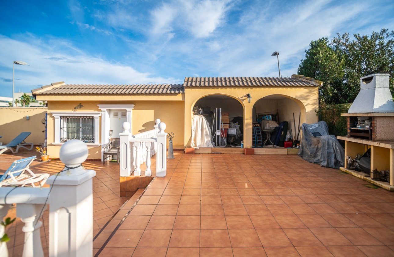Resale - Villa -
Torrevieja - Costa Blanca