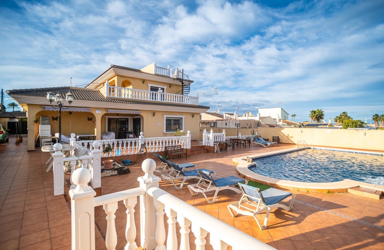 Resale - Villa -
Torrevieja - Costa Blanca