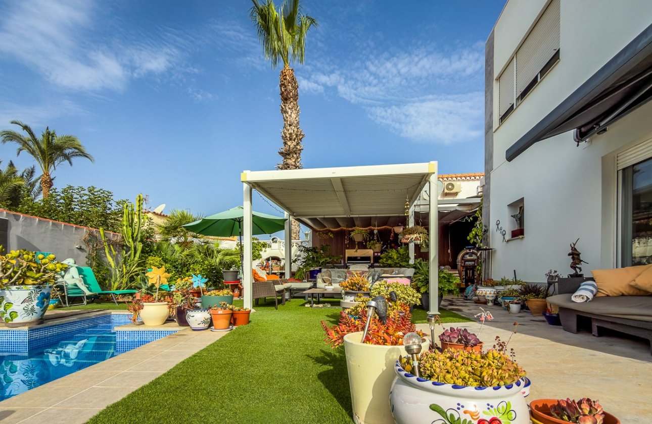 Resale - Villa -
Torrevieja - Costa Blanca