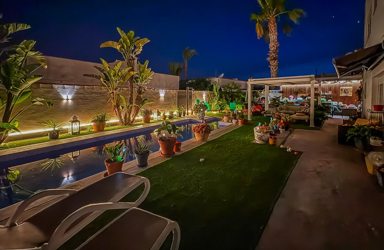 Resale - Villa -
Torrevieja - Costa Blanca