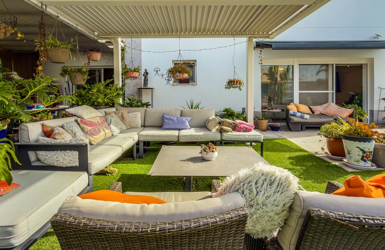 Resale - Villa -
Torrevieja - Costa Blanca