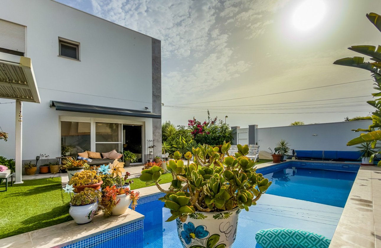 Resale - Villa -
Torrevieja - Costa Blanca