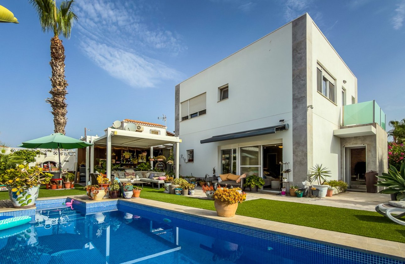 Resale - Villa -
Torrevieja - Costa Blanca